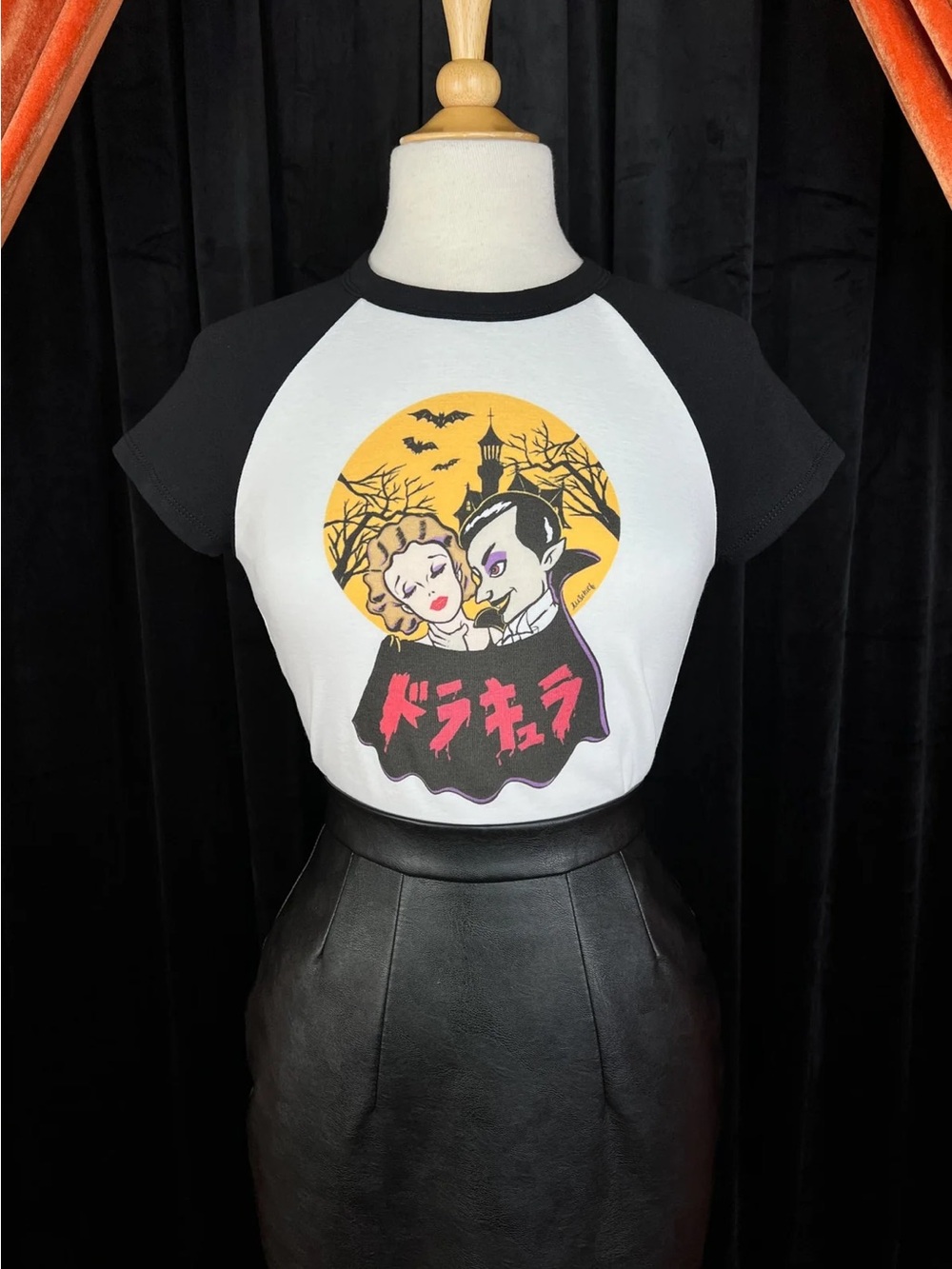 Retro Vampire Halloween Graphic Raglan Tee - Black/White